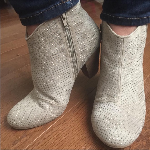 NIB Worth The Wait Tiny Studs Chic Ankle Bootie - Picture 2 of 7